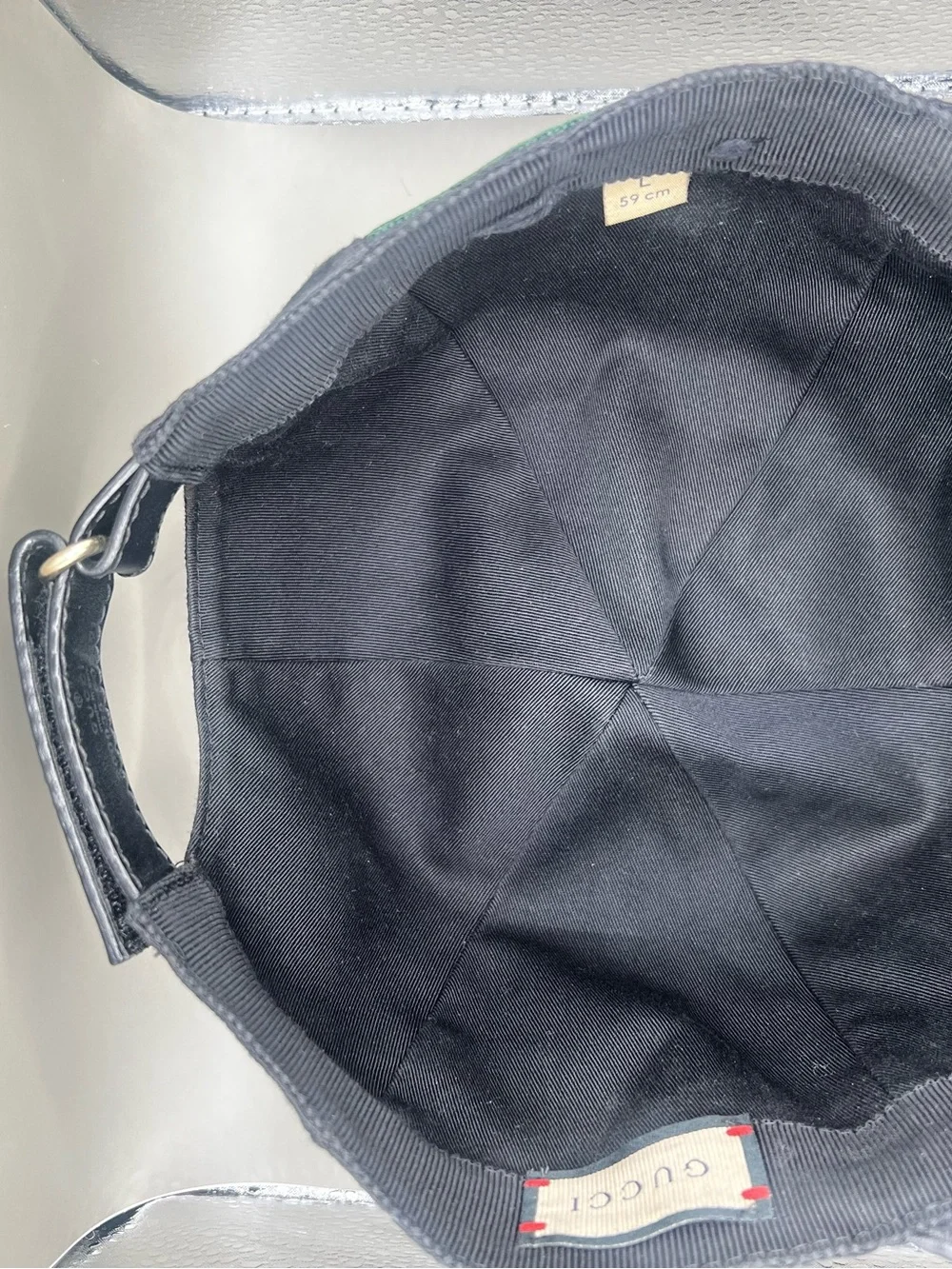 Unisex Gucci hat in black only worn 5 times